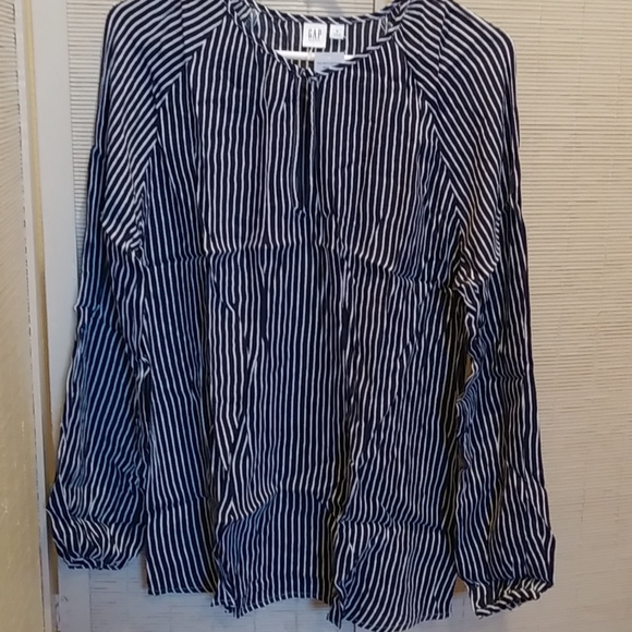 🤰NWT Maternity by GAP Stripe Keyhole Top - Picture 2 of 4